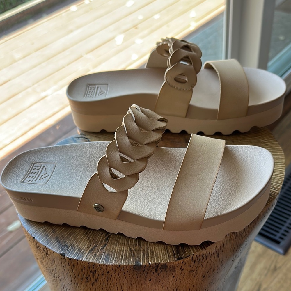 Reef Tan Sandals Comfortable Cushioned Design - Picture 5 of 7